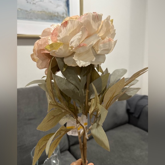 Artificial Flowers - Picture 2 of 4